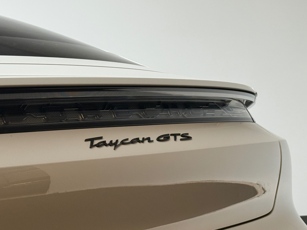 2023 Porsche Taycan