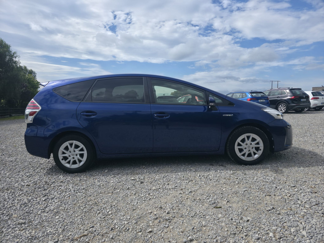 2017 Toyota Prius Alpha