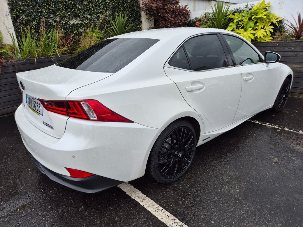 2014 Lexus IS 300h