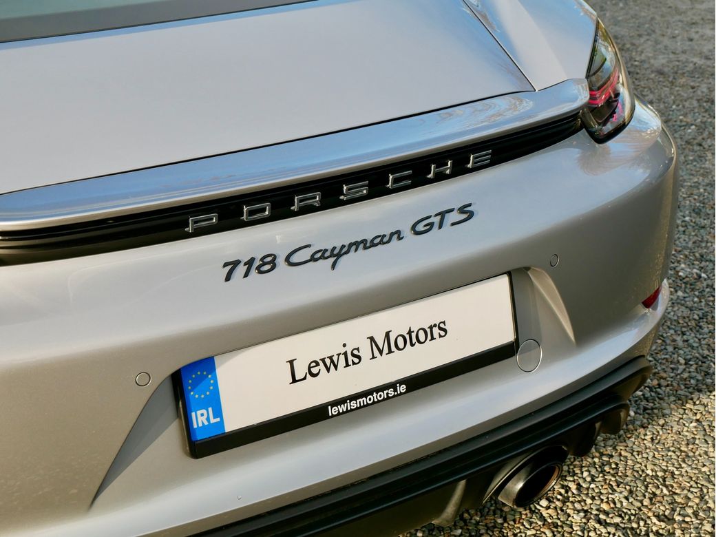 2023 Porsche Cayman