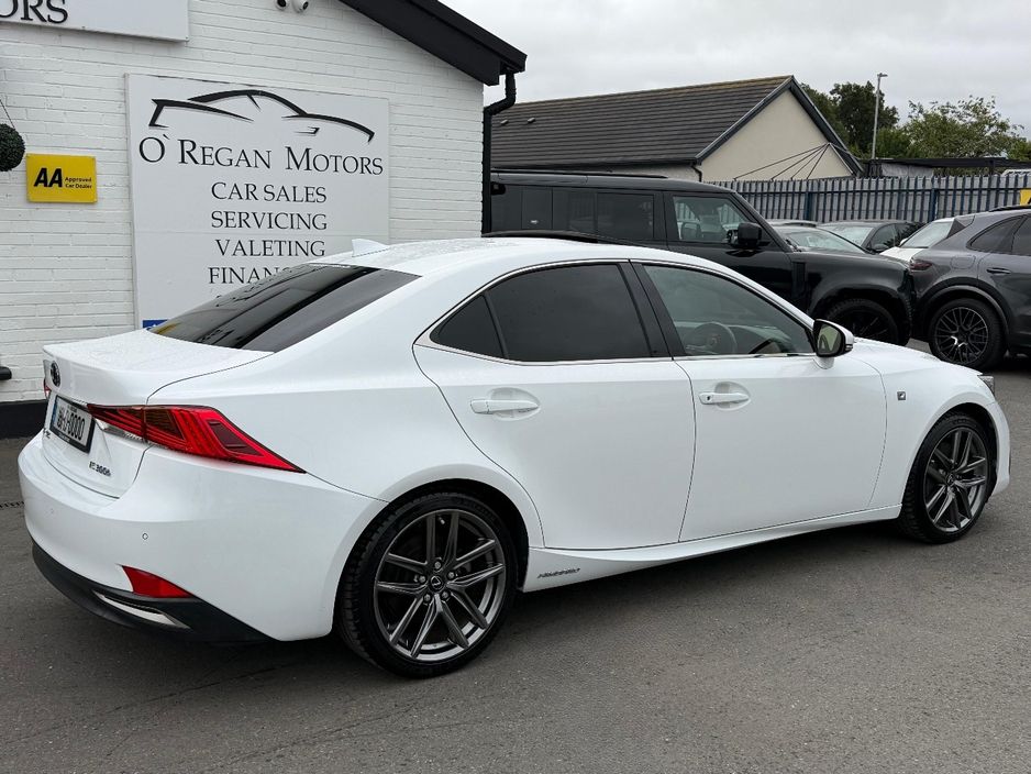 2018 Lexus IS 300h