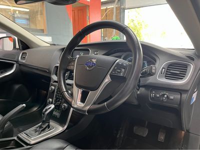 2015 Volvo V40