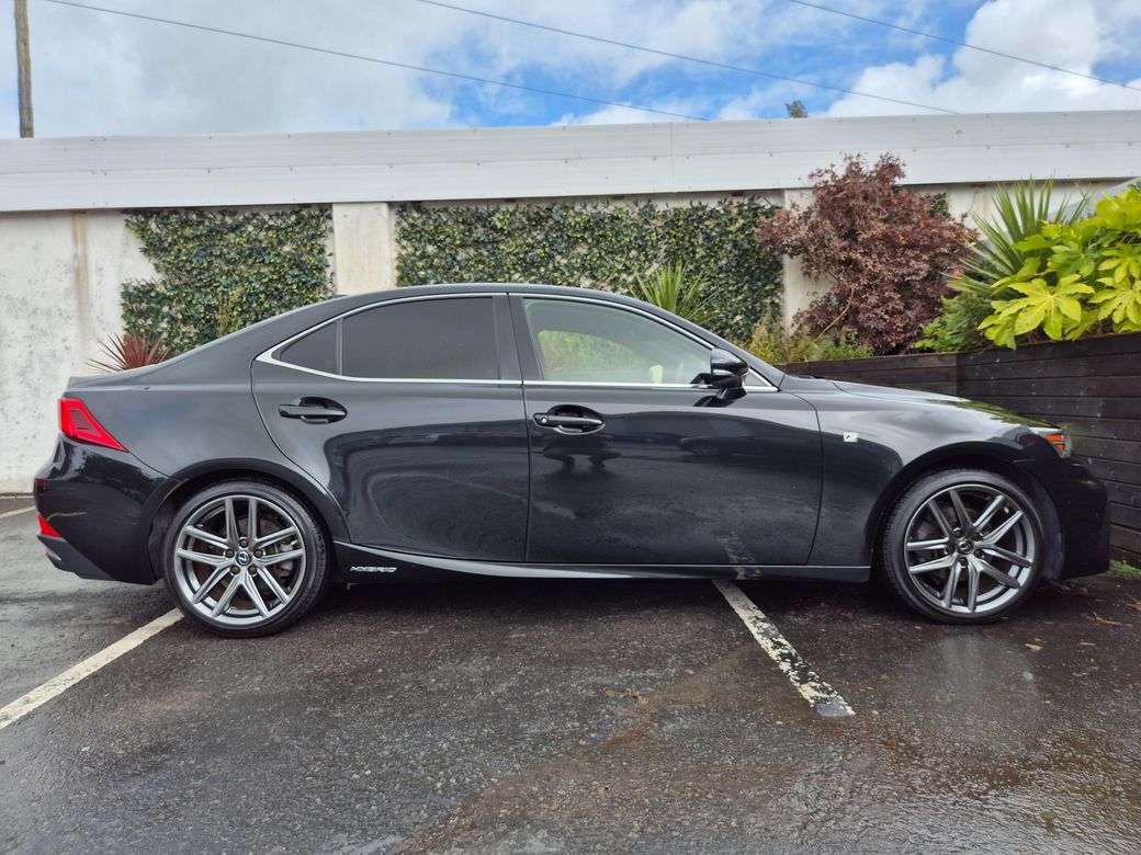 2020 Lexus IS 300h