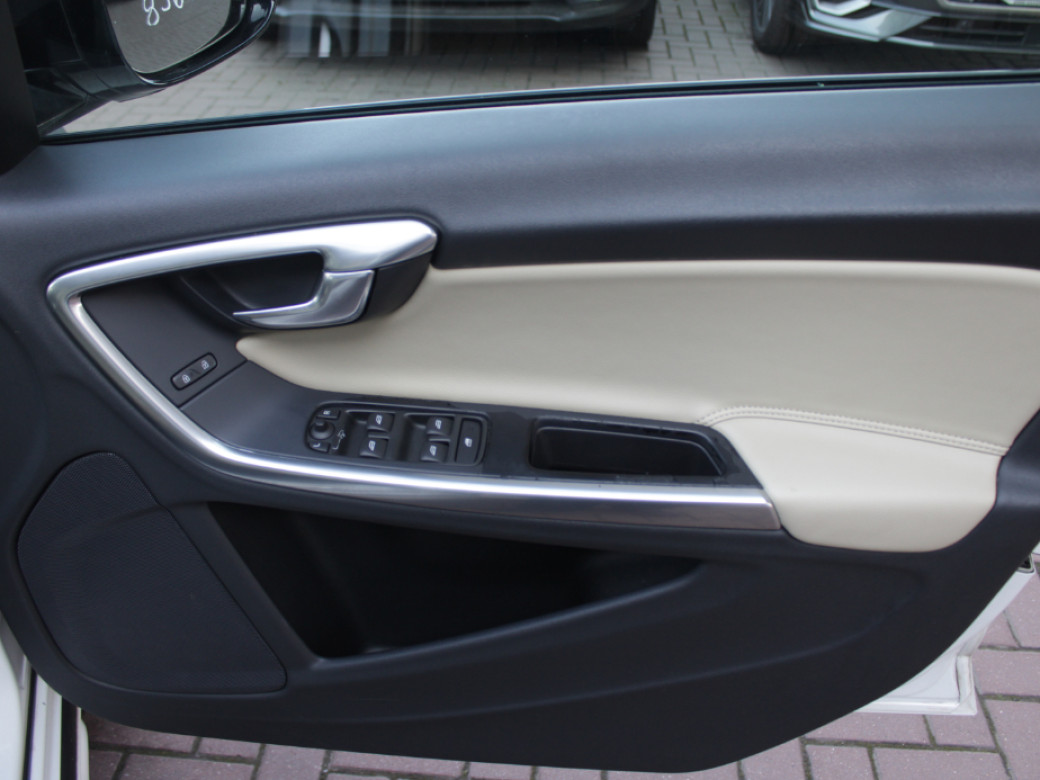 2016 Volvo V60 Cross Country