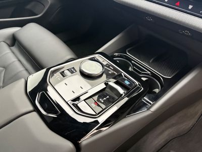 2025 BMW i5