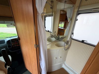 2005 SWIFT SUNTOR 590 RL R.H.D 