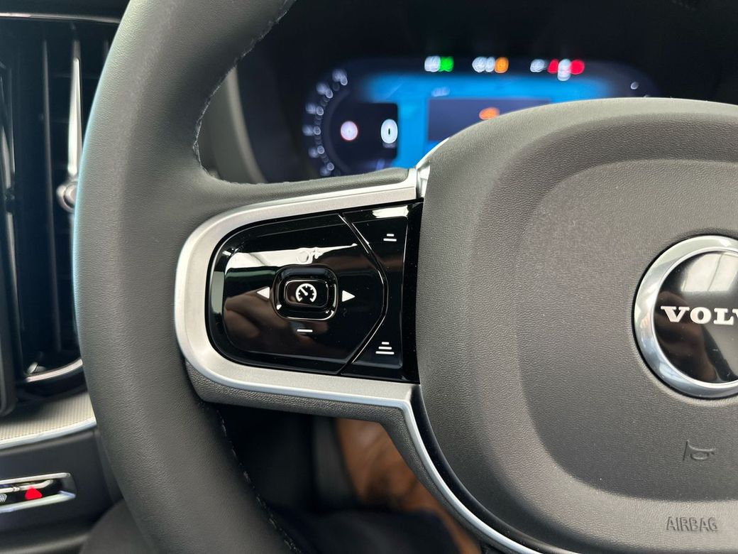 2025 Volvo XC60