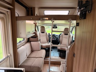 2017 SWIFT  CHAMPAGNE 685 LOW PROFILE R.H.D 