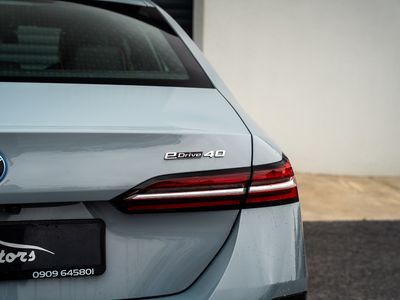 2024 BMW i5