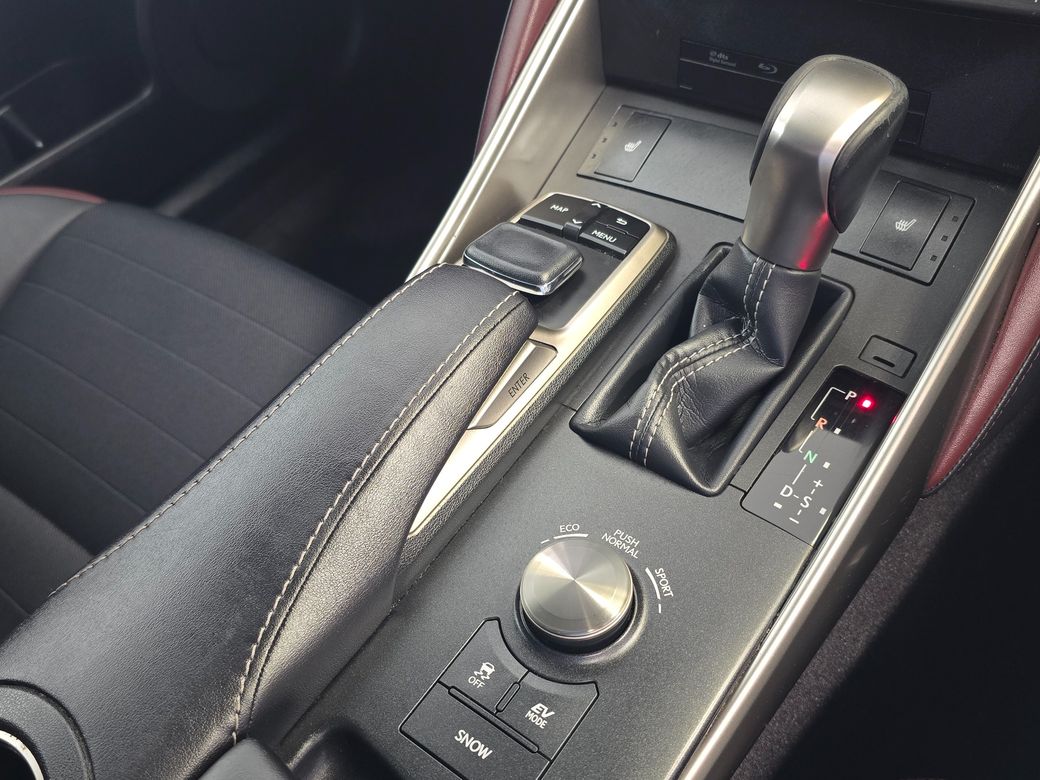 2019 Lexus IS 300h