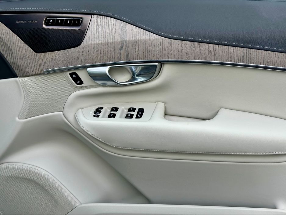 2022 Volvo XC90