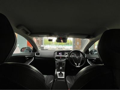 2017 Volvo V40