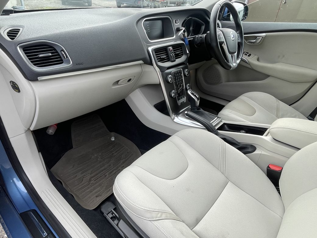 2015 Volvo V40