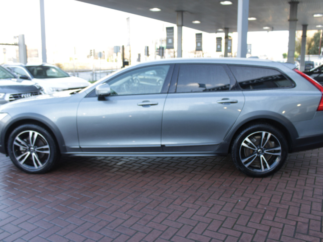 2019 Volvo V90 Cross Country