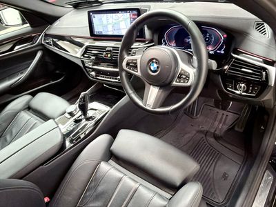 2023 BMW 520