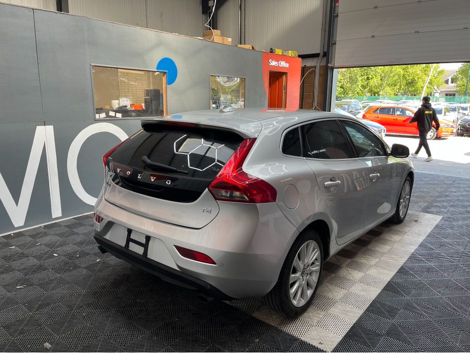 2015 Volvo V40