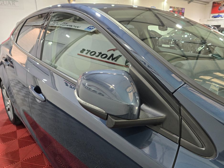2018 Volvo V40