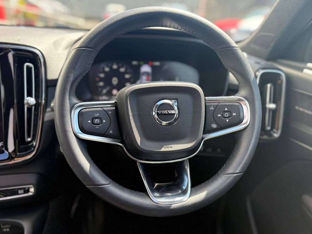 2023 Volvo XC40