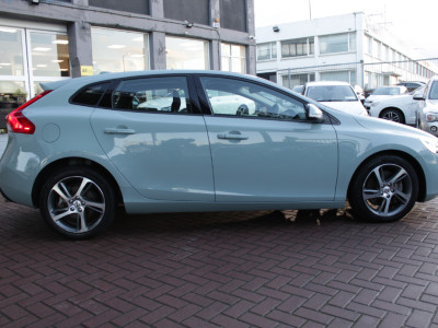 2017 Volvo V40