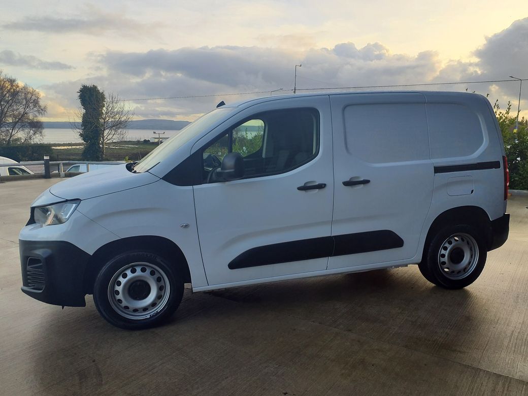 2023 Peugeot Partner