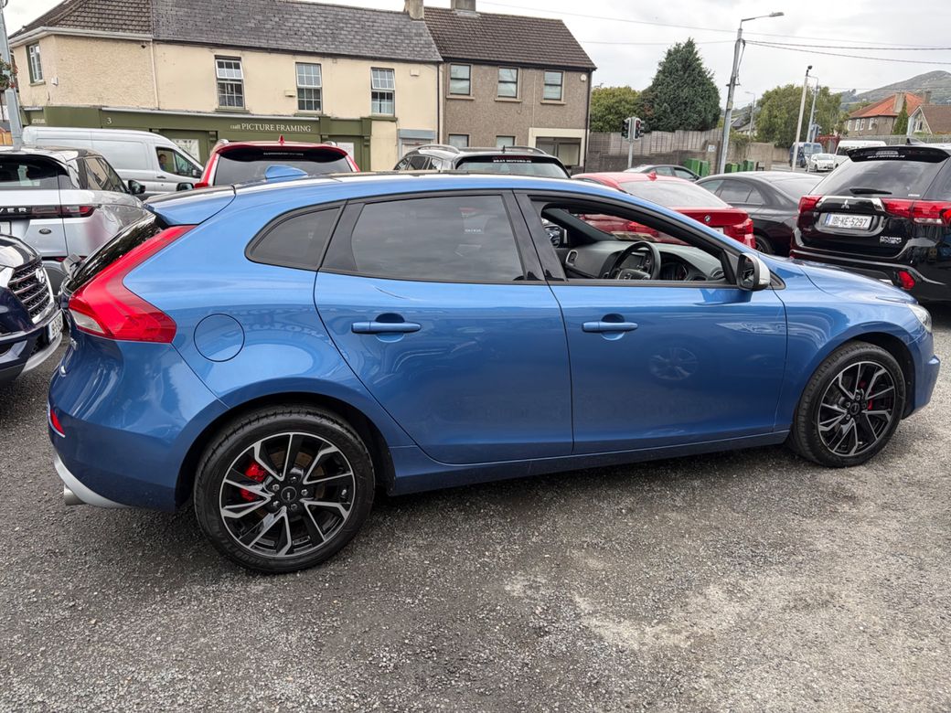 2016 Volvo V40