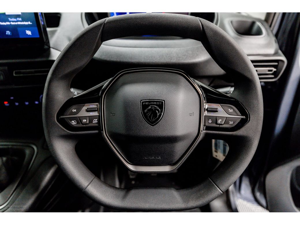 2025 Peugeot Partner