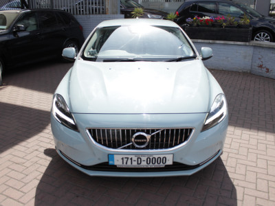 2017 Volvo V40