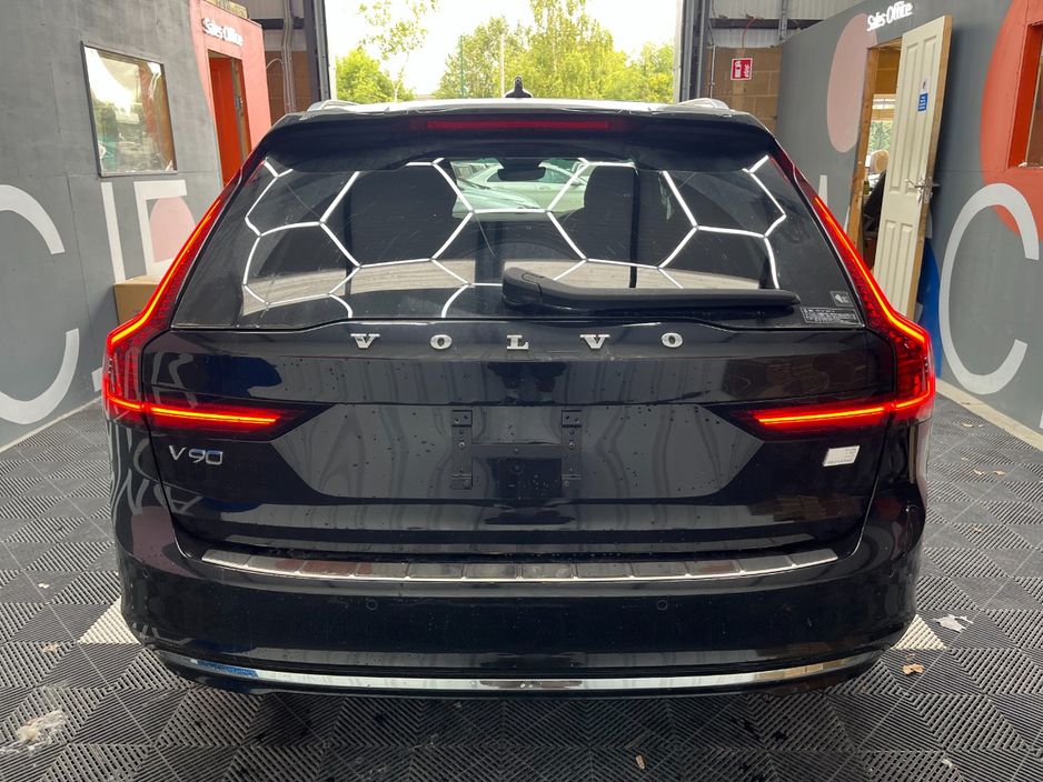 2022 Volvo V90