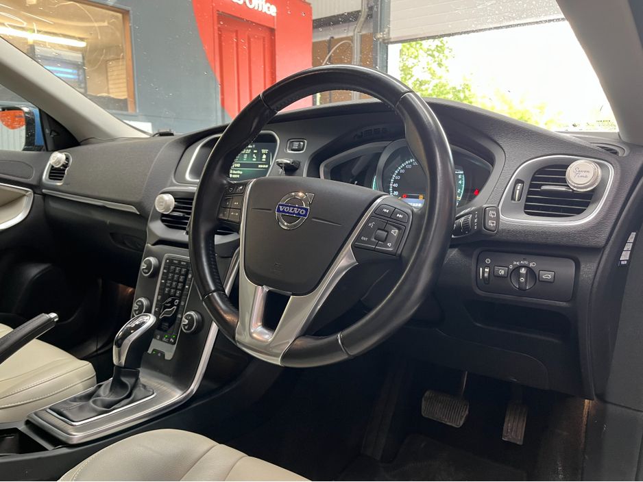 2015 Volvo V40