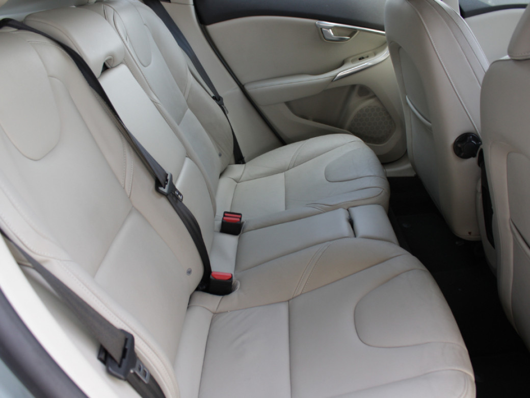 2017 Volvo V40