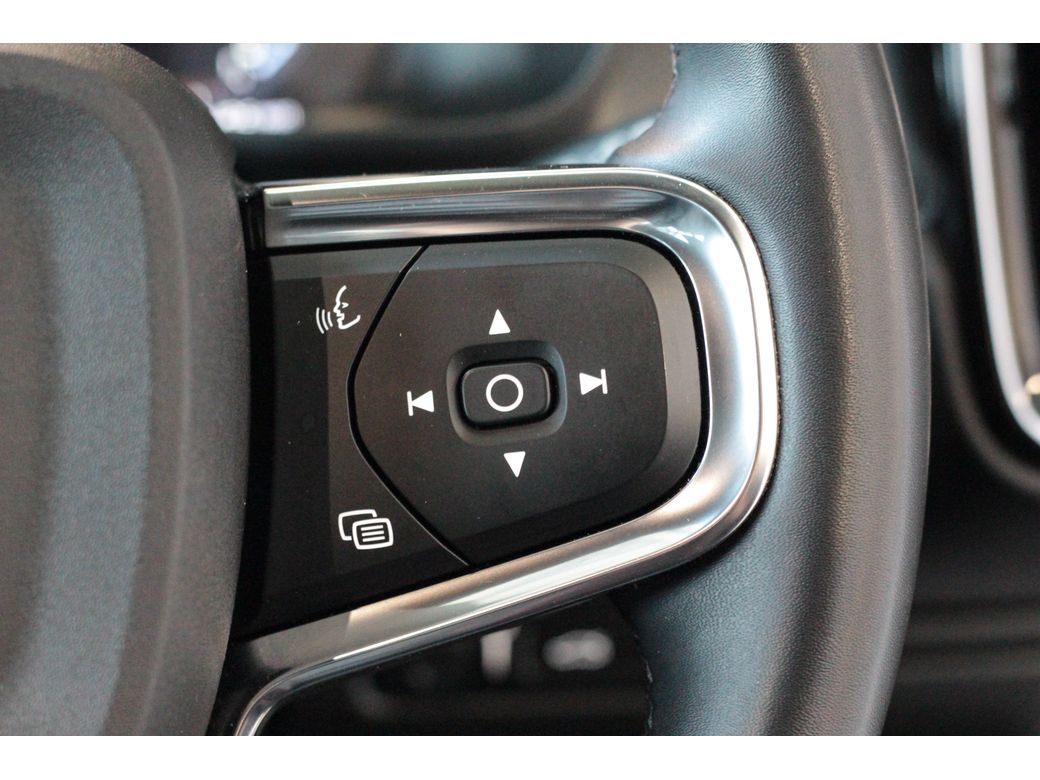 2022 Volvo XC40