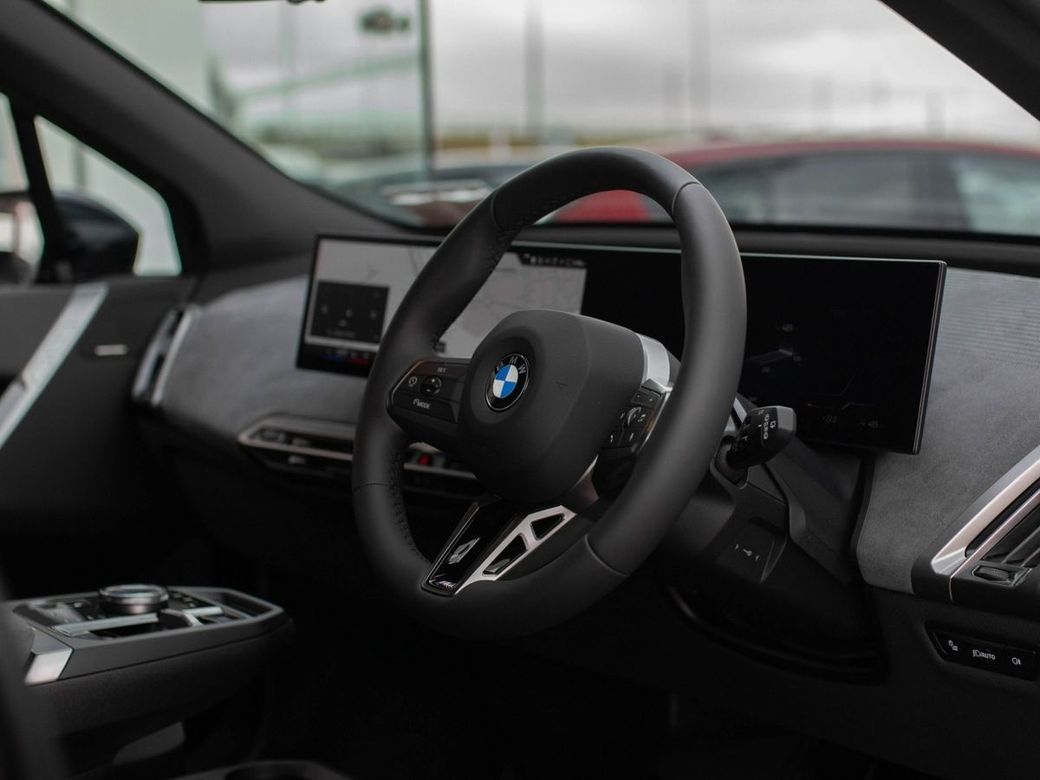 2025 BMW iX