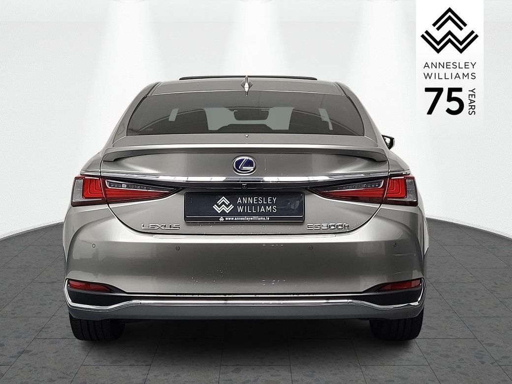 2022 Lexus ES 300h