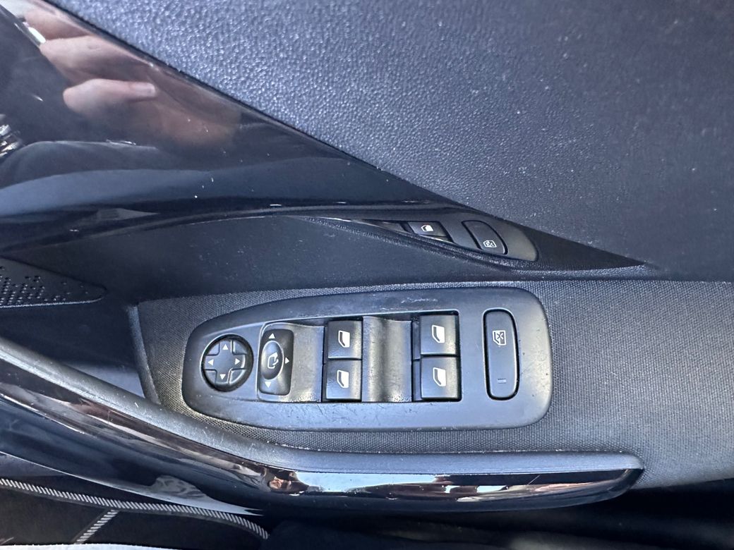 2015 Peugeot 208