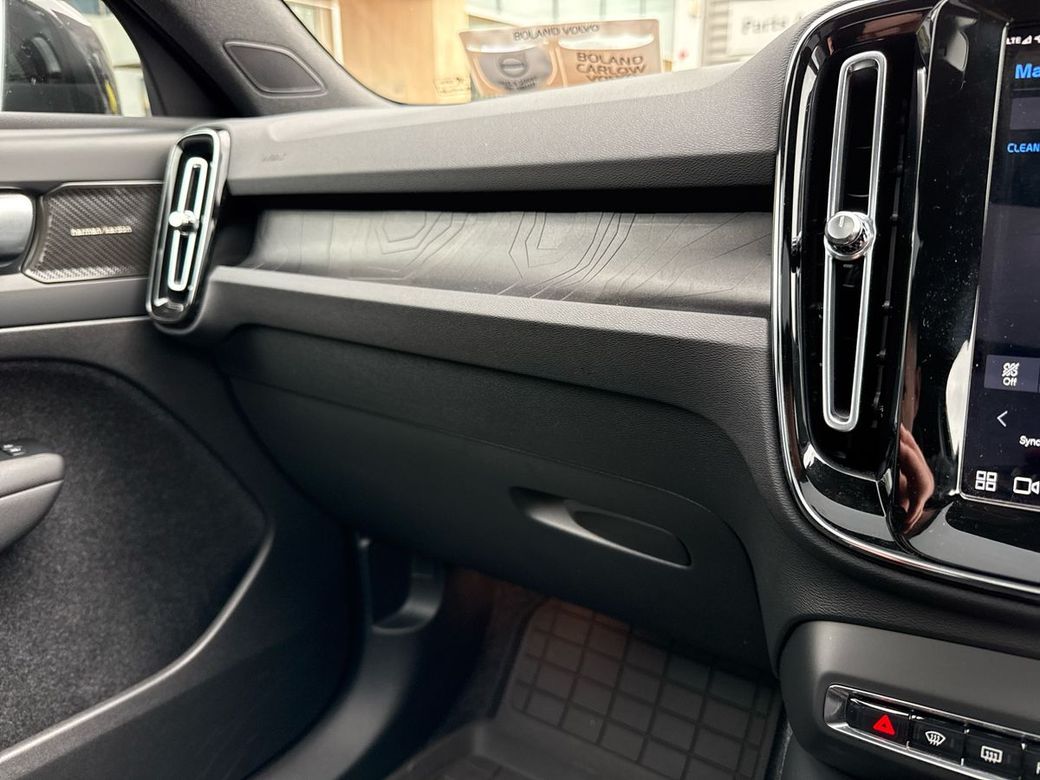 2023 Volvo XC40