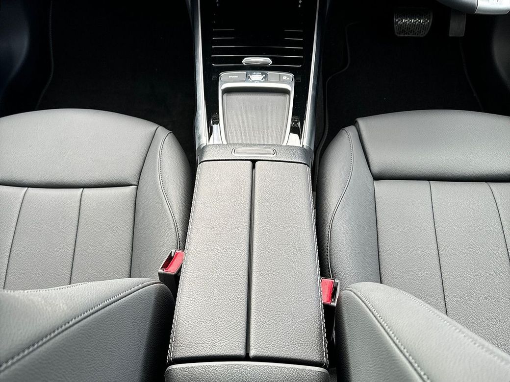 2025 Mercedes-Benz GLB Class