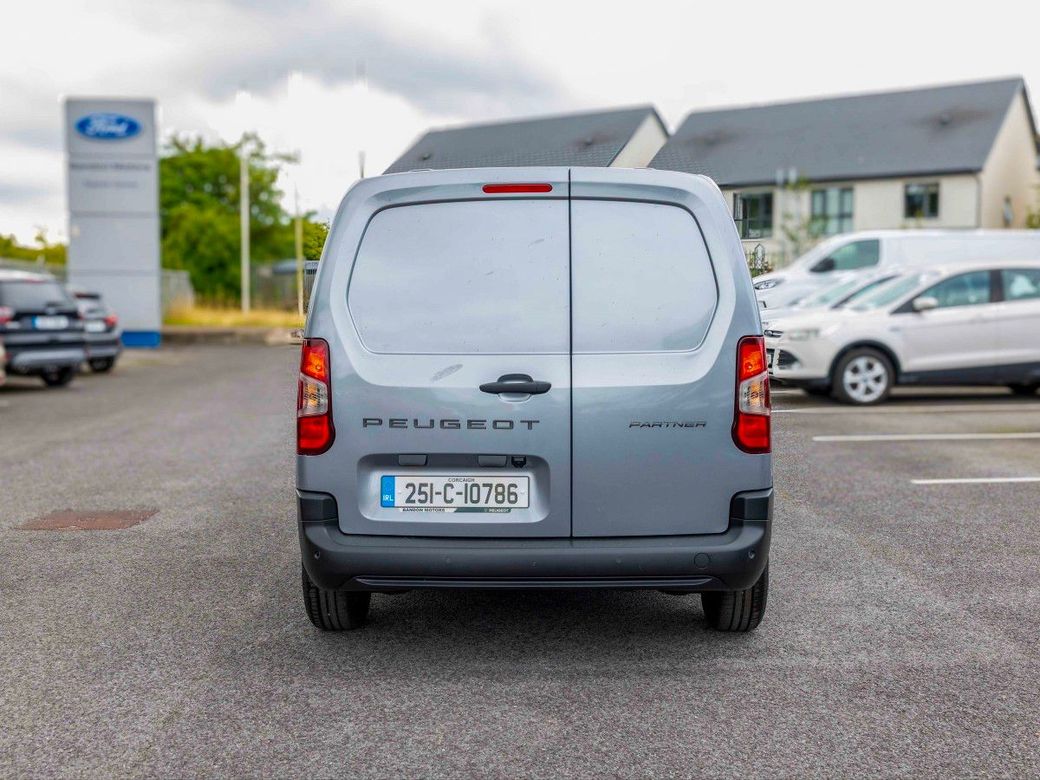 2025 Peugeot Partner