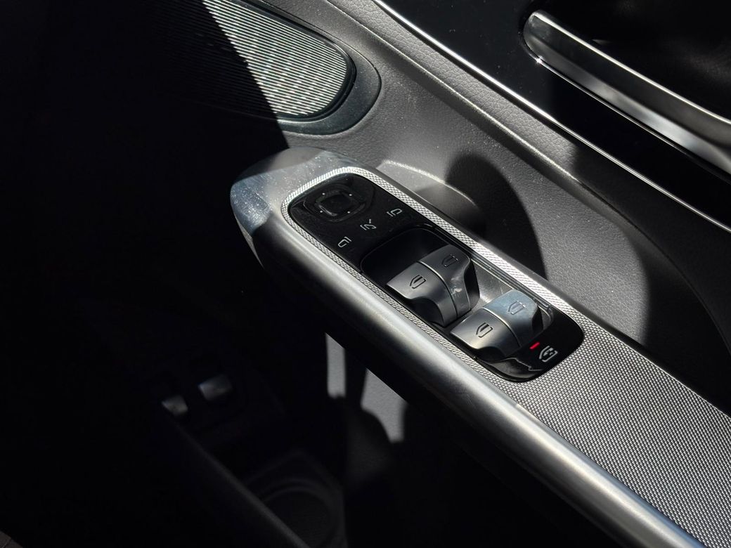 2025 Mercedes-Benz GLC Class