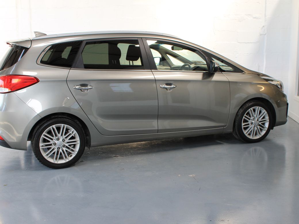 2017 Kia Carens