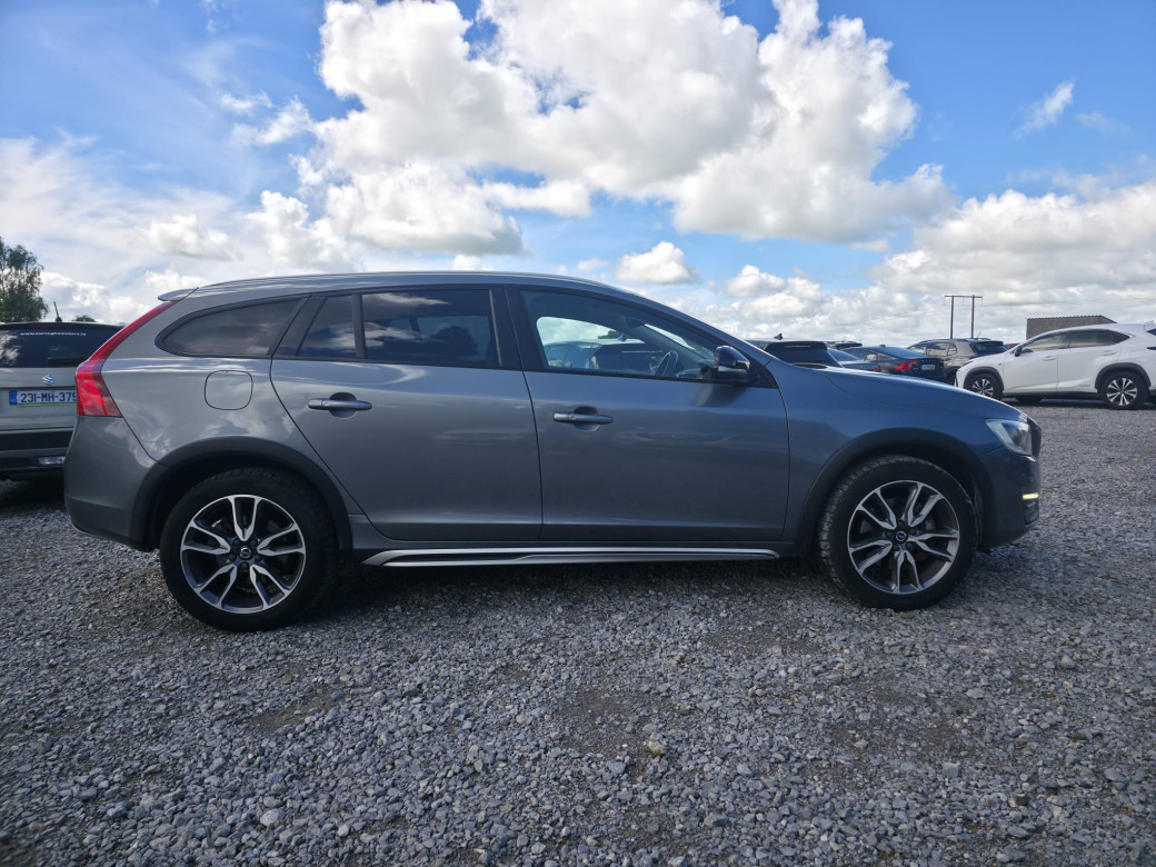 2018 Volvo V60 Cross Country
