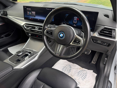 2023 BMW 330
