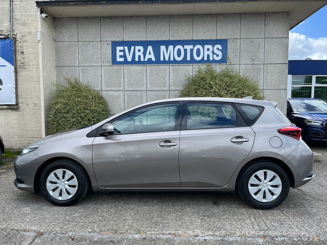 2015 Toyota Auris