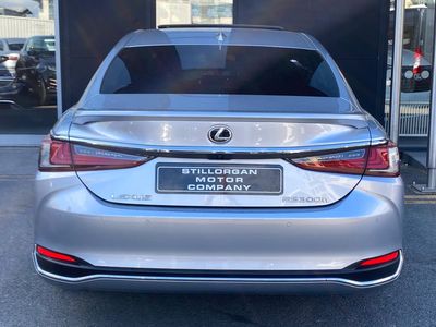 2023 Lexus ES 300h