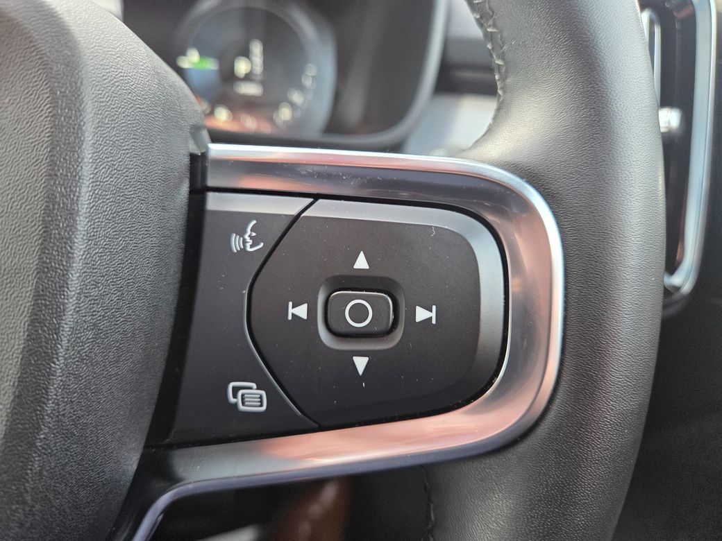 2023 Volvo XC40