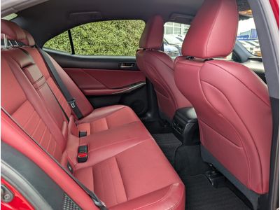 2017 Lexus IS 300h