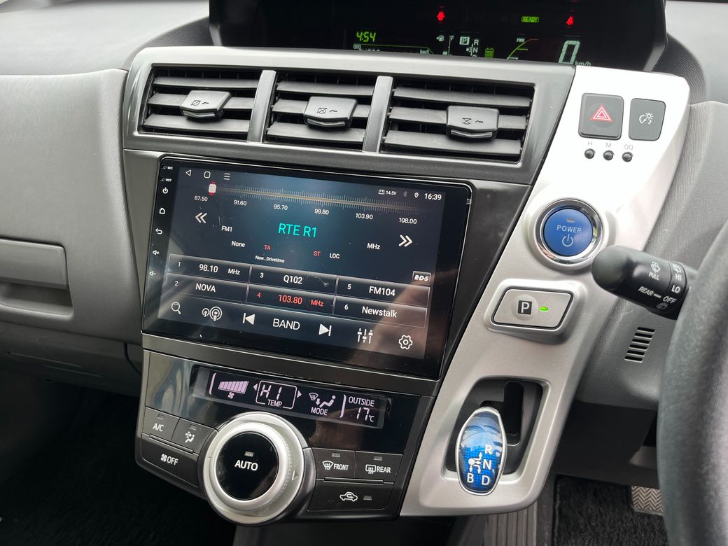 2014 Toyota Prius Alpha