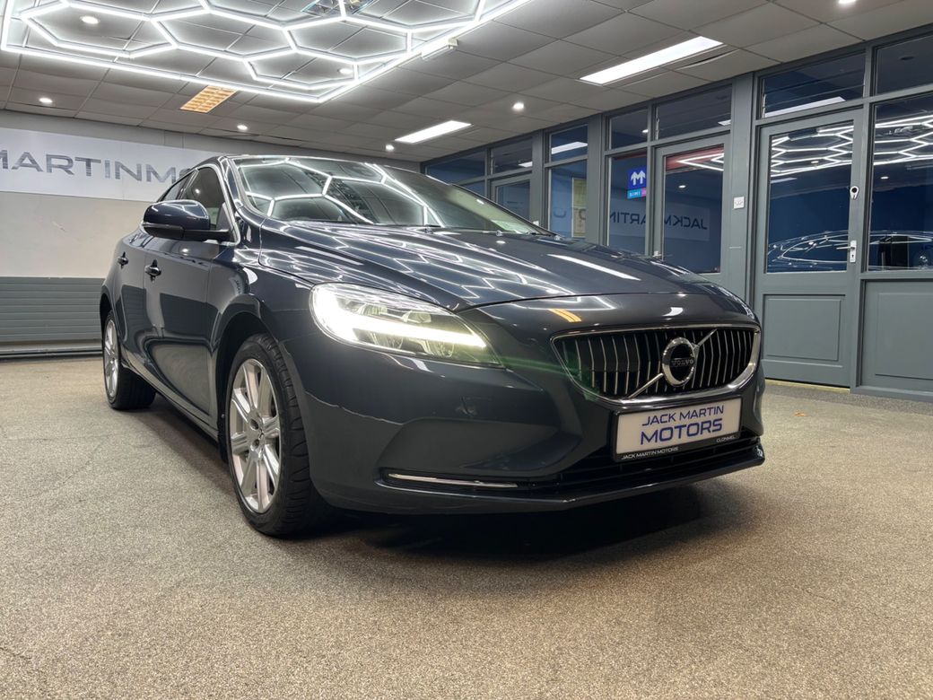 2017 Volvo V40