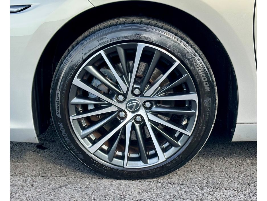 2023 Lexus ES 300h