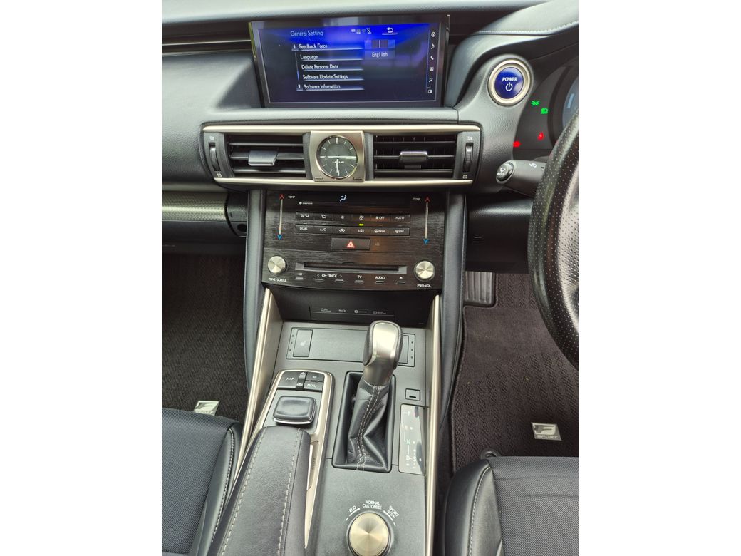 2017 Lexus IS 300h