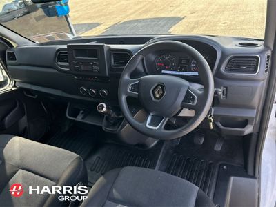 2023 White Renault Master